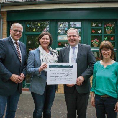 Scheckübergabe Kita, BM Hr. Kündiger, Kita Fr. Lenger, TK, Stadtverw. Fr. Mann