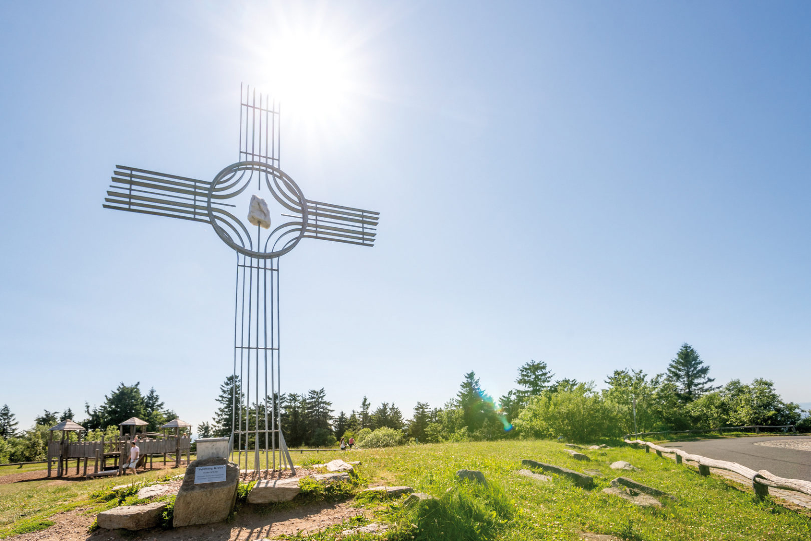 Hähnlein und Krönert | BONUM12 - Gipfelkreuz Großer Feldberg